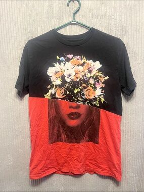 Men’s Lost Gods Black & Red Floral Graphic Colorblock Tee Medium
